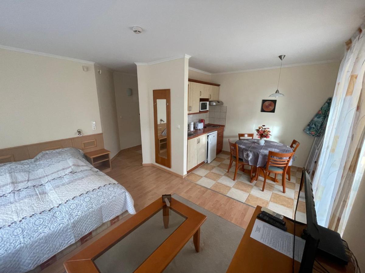 Garda Apartmanház Heviz Exterior foto