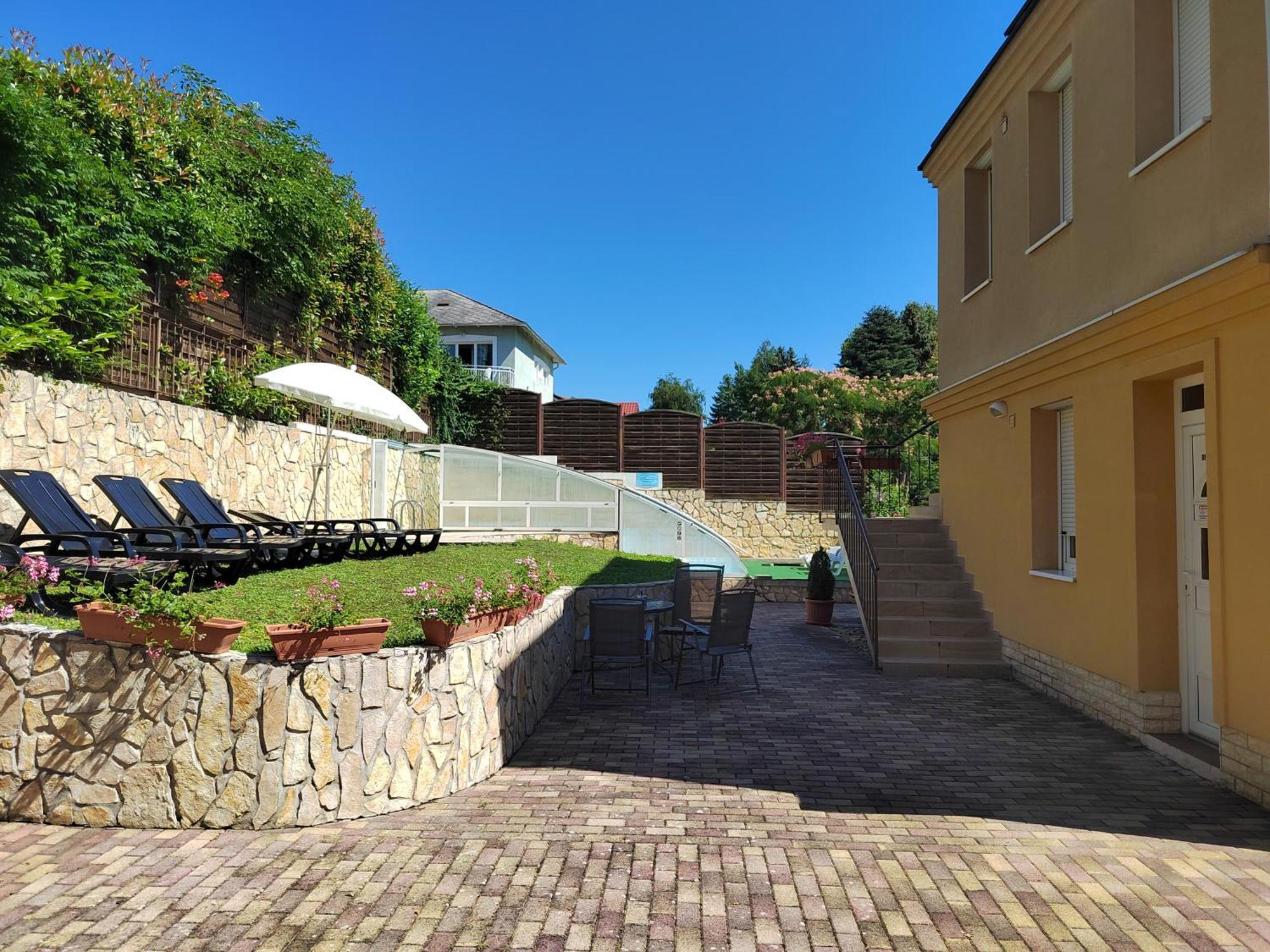 Garda Apartmanház Heviz Exterior foto